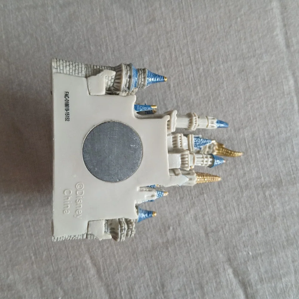 Walt Disney World Cinderella Castle 3D Fridge Magnet Magic Kingdom Park Souvenir